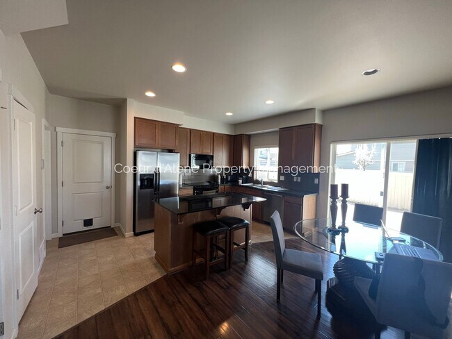 Foto del edificio - 3 bed, 2.5 bath townhouse in CDA Place!