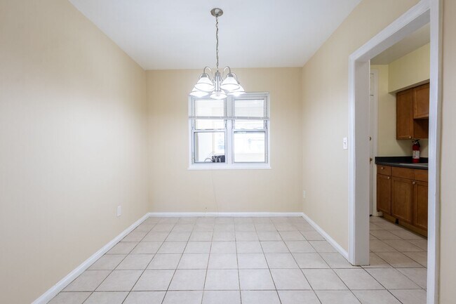 Building Photo - Lovely 2 BR/2 BA Townhome in River Terrace!