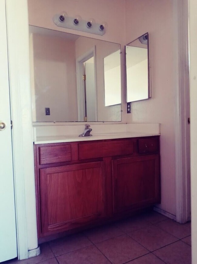 Foto del edificio - 3 Bed 2 Bath in Glendale