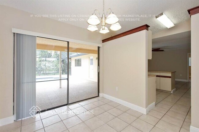 Foto del edificio - 10821 NW 33rd St