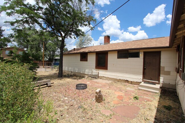 Foto del edificio - 811 N Humphreys St