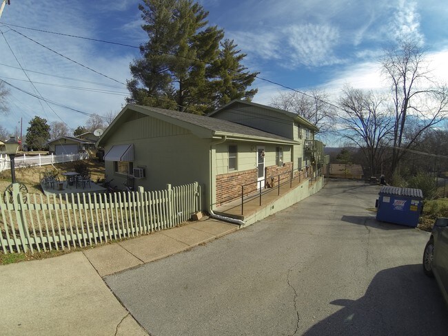 Building Photo - 308 N Sunshine