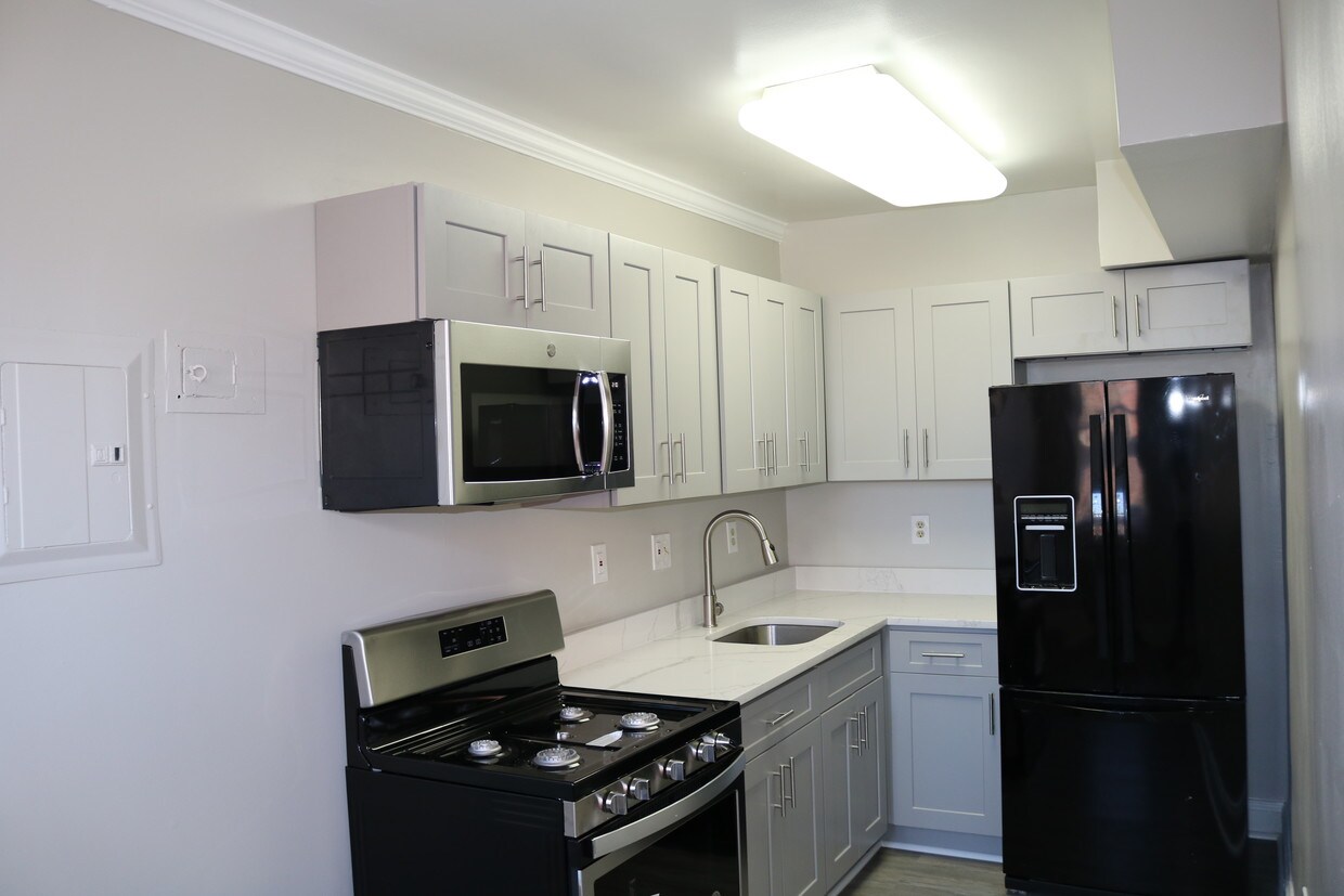 939 Longfellow St NW, Washington, DC 20011 Apartments in Washington