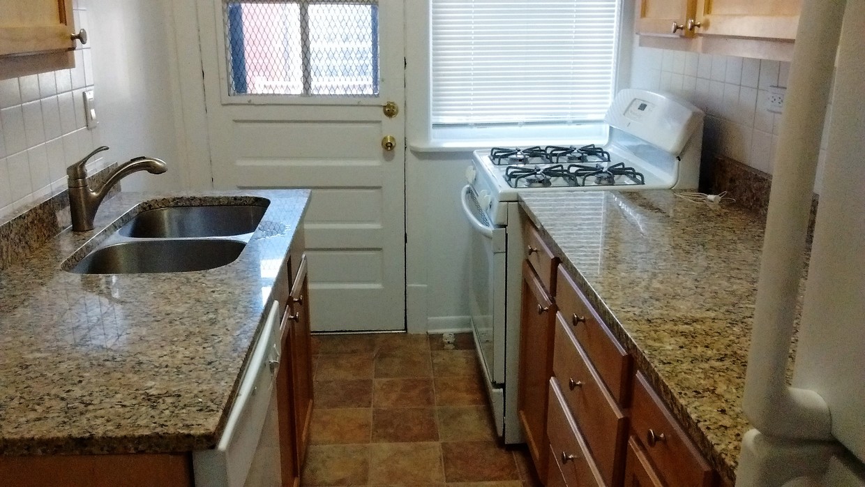 Primary Photo - 1333 W Addison St