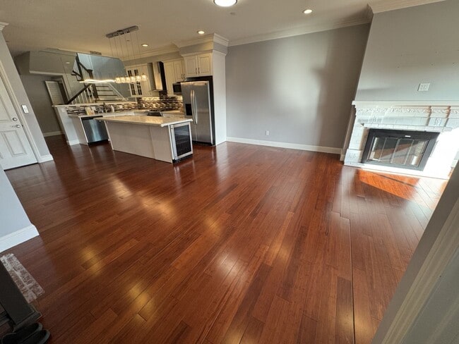 Building Photo - 1334 Anza St