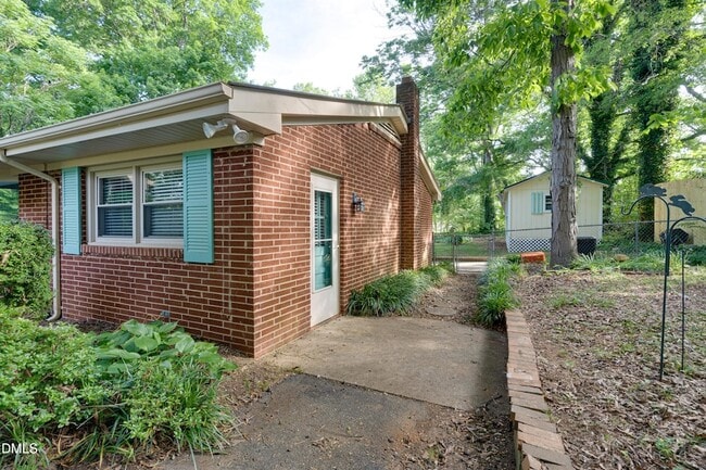 Building Photo - 2026 Jefferson Dr