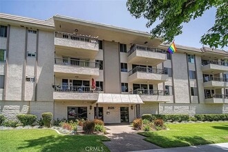 Building Photo - 2121 E 1st St