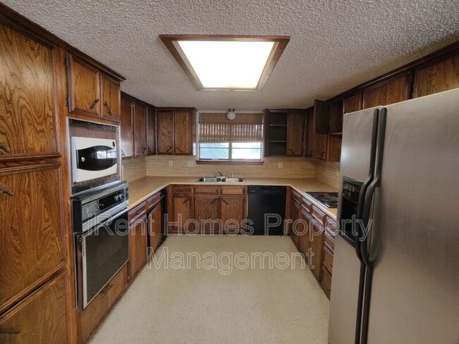 Building Photo - 3809 Wild Rye Trail