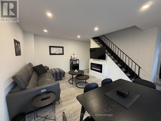 Building Photo - 70 Fiddlers Green Rd