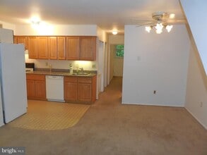 Building Photo - 289 Greenough St