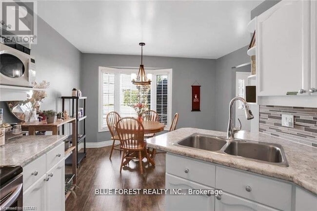 Photo du bâtiment - 70 Chapman Ct