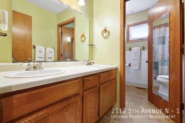 Foto del edificio - 2112 5th Ave N