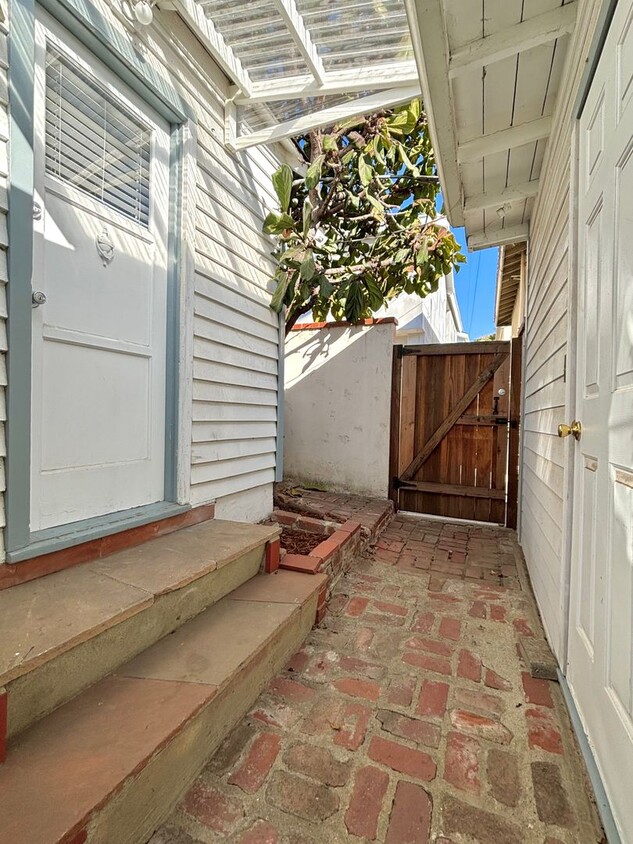 Primary Photo - Secluded Back House w/ Private entry + garage