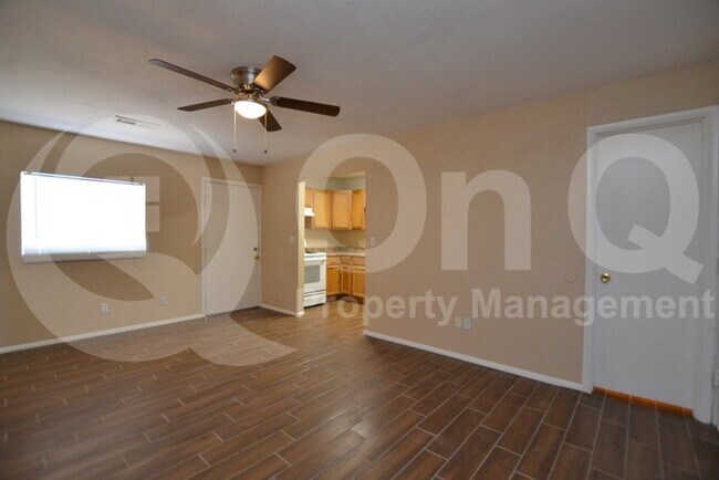 Building Photo - 2824 W Louise Dr