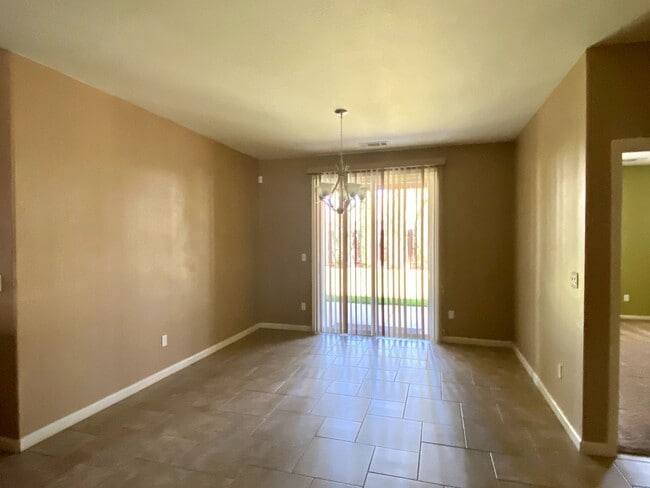 Building Photo - $2,395 Shields & Fowler, 4 Bedroom Home - ...