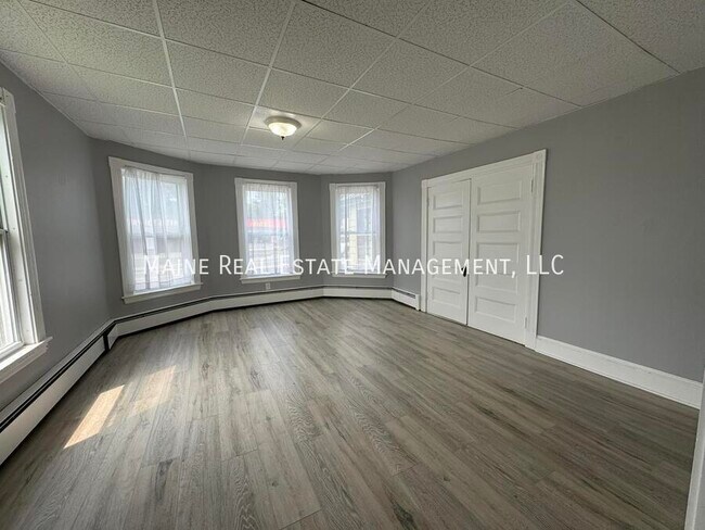 Foto del edificio - 131 College Ave