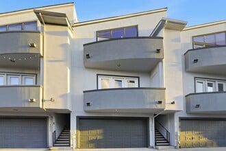 Building Photo - 2028 Tuam St