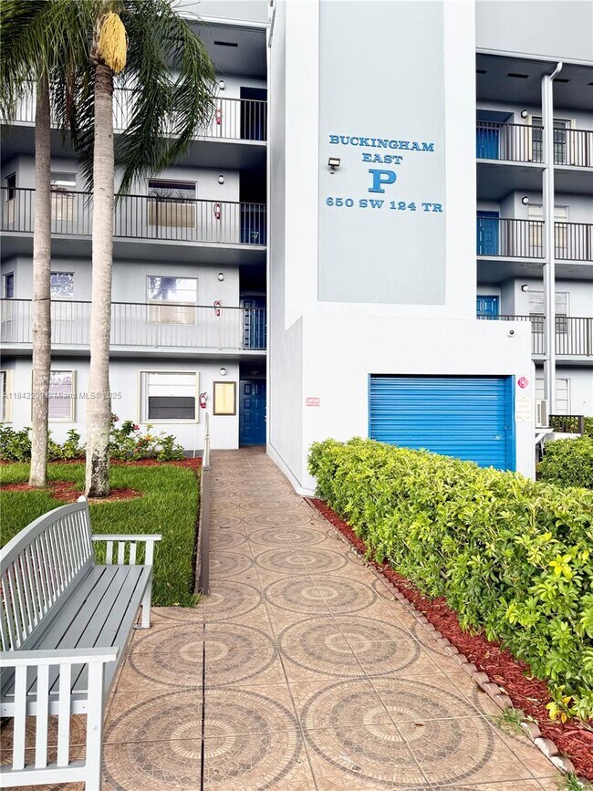 Building Photo - 650 SW 124th Terrace