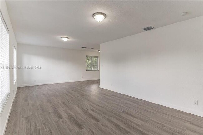 Foto del edificio - 650 SW 29th Ave