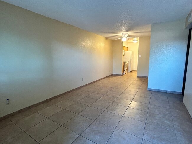 Foto del edificio - 5950 E Norland St
