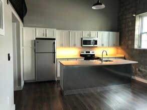 Building Photo - 108 Adams St