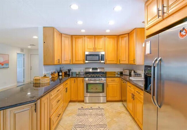 Foto del edificio - 705 NE 24th Ave