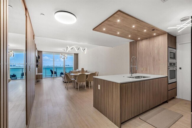 Foto del edificio - 600 NE 27th St