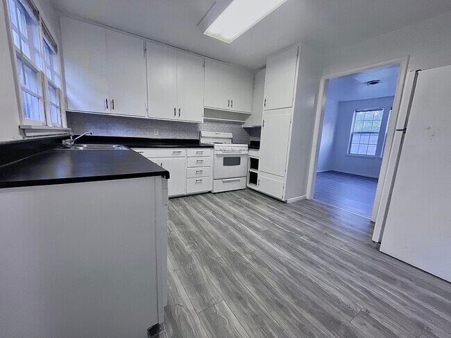 Foto del edificio - 2371 W Holly St