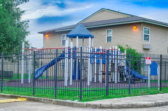 Building Photo - Chateau Solis