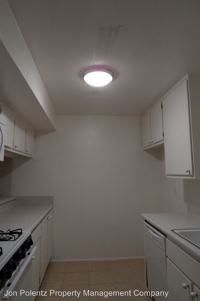 Building Photo - 1280 Cabrillo Park Dr