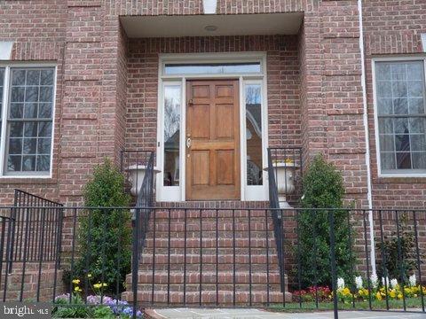 Building Photo - 10200 Wrens Ct