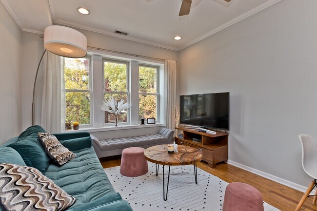 Foto del edificio - 2717 N Sawyer Ave