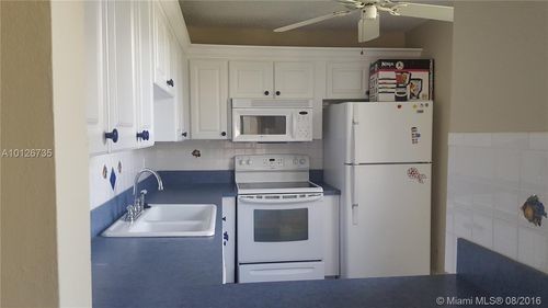 Building Photo - 9441 Evergreen Pl