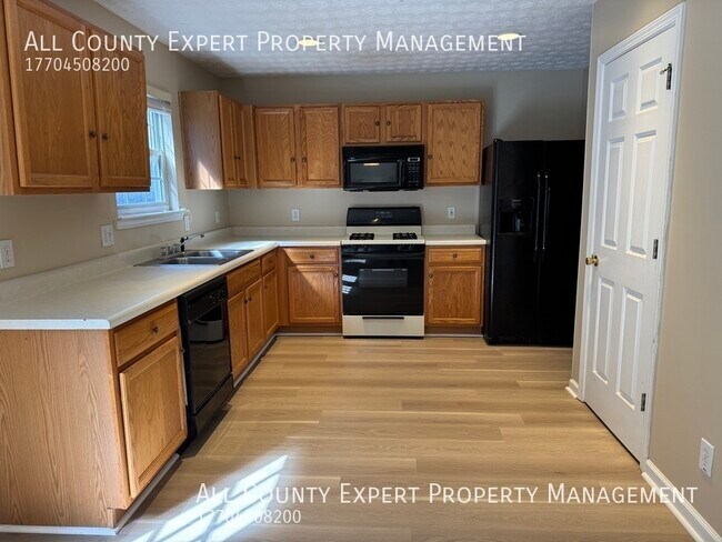 Foto del edificio - 520 Lazy River Ln