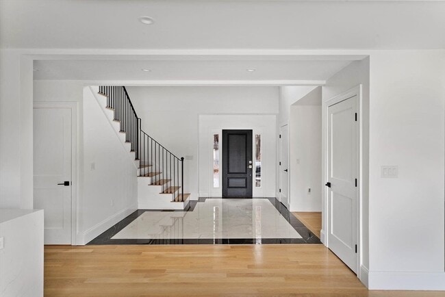 Foto del edificio - 45 Lakeview Ave