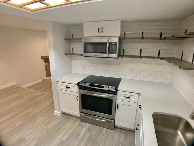 Building Photo - 1135 Barton Hills Dr