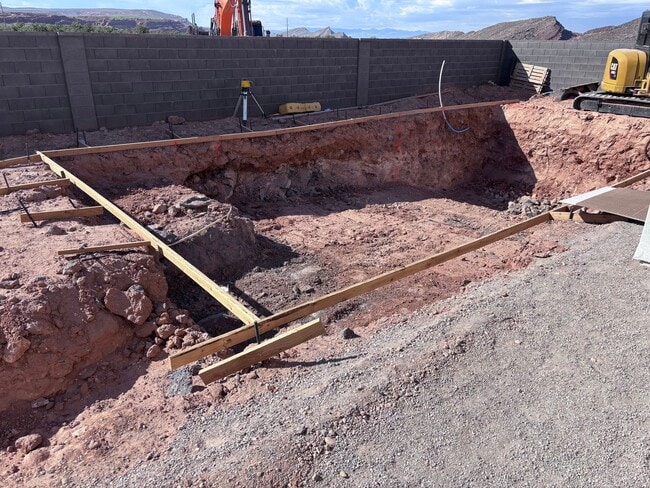 Building Photo - Luxury Living Near Sand Hollow – Spacious Home with RV Garage & Pool!