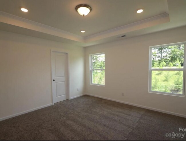 Foto del edificio - Spacious and modern home featuring 3 bedro...