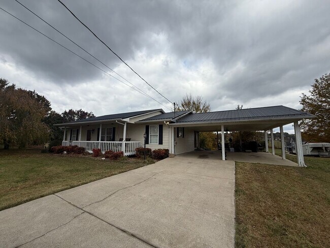 Foto del edificio - 3 Bedroom 2 Bathroom Fully Furnished Home in Greeneville, TN