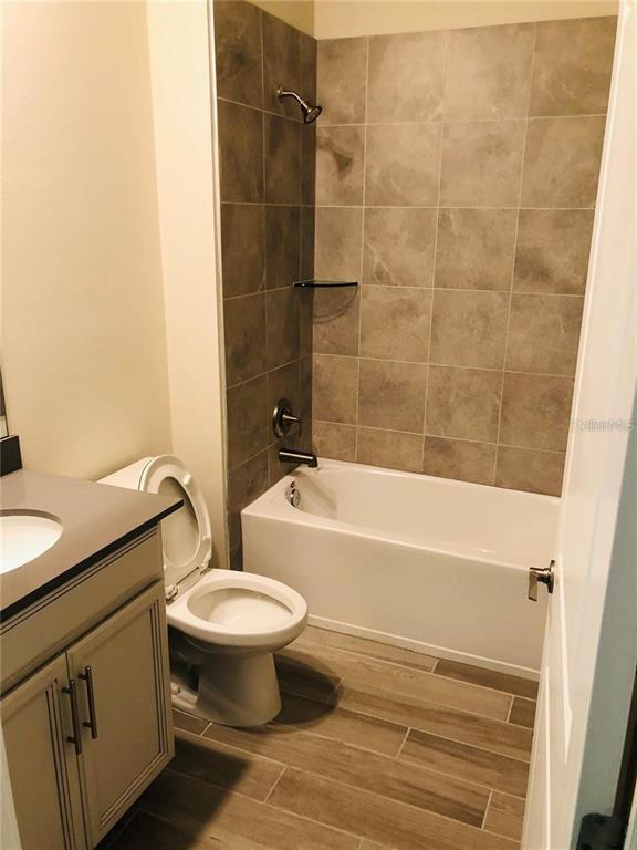 Building Photo - 254 Wooded Vine Dr