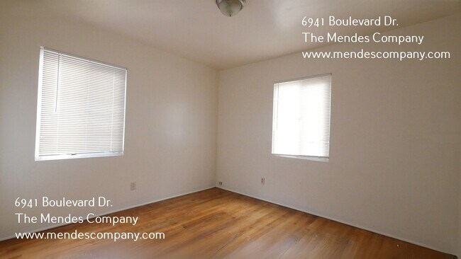 Foto del edificio - 6941 Boulevard Dr