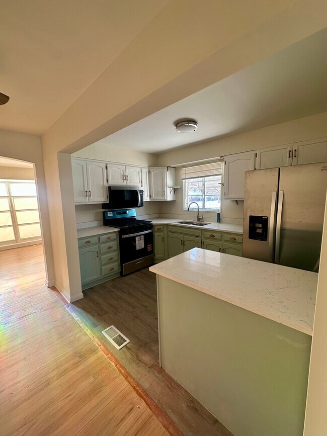 Foto del edificio - 2156 Downey Rd