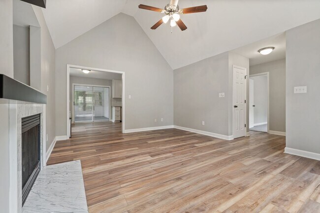 Foto del edificio - Charming Raleigh Home at End of Cul-de-Sac with Sunroom