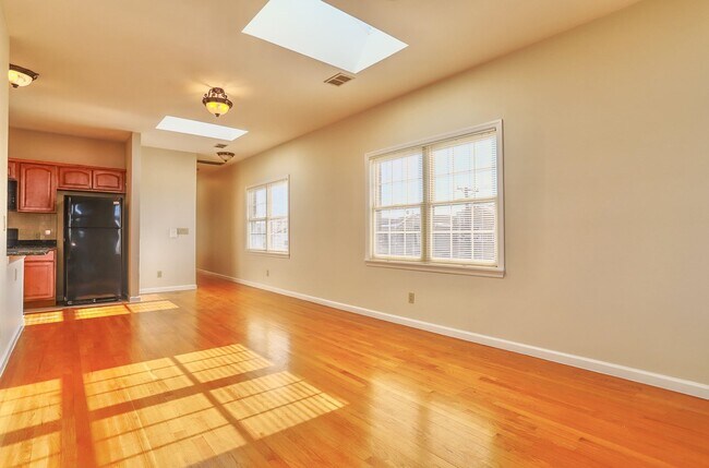 Foto del edificio - 24 Emerson Ave