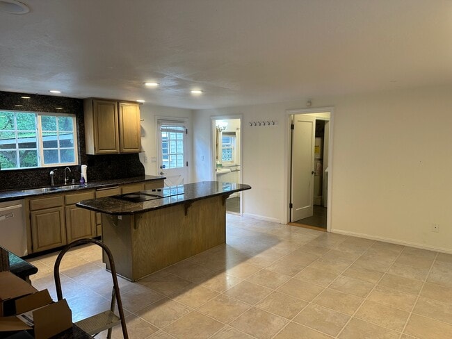 Building Photo - 16220 Greenwood Ln