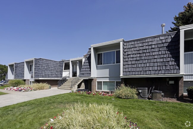 Foto del edificio - Christopher Village Apartment Homes