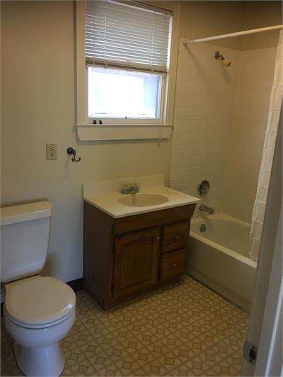 Bathroom - 516 W MacArthur Blvd