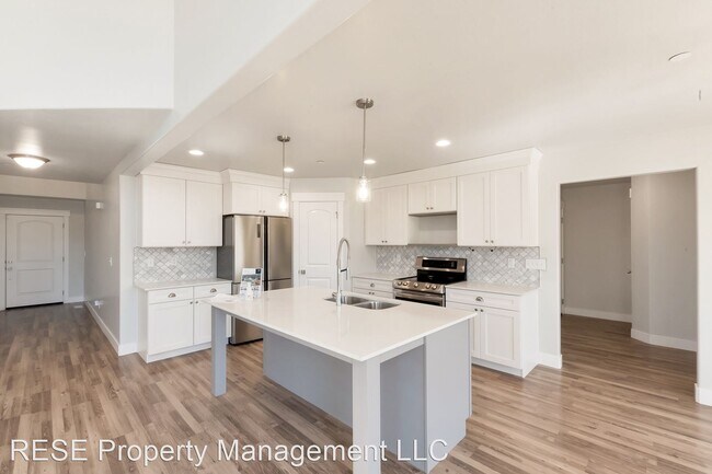 Building Photo - 5 br, 3.5 bath House - 14703 S Snow Leopar...