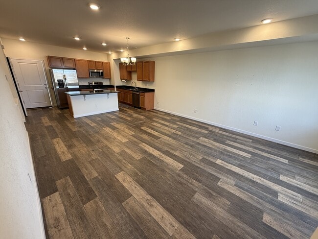 Foto del edificio - 885 E 98th Ave