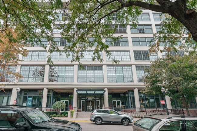 Foto del edificio - 900 N Kingsbury St